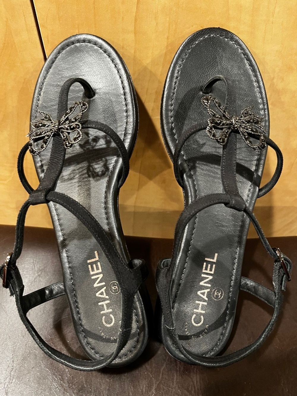 CHANEL BLACK BOW embellished Sandals Size 39C Made in Italy with BOX